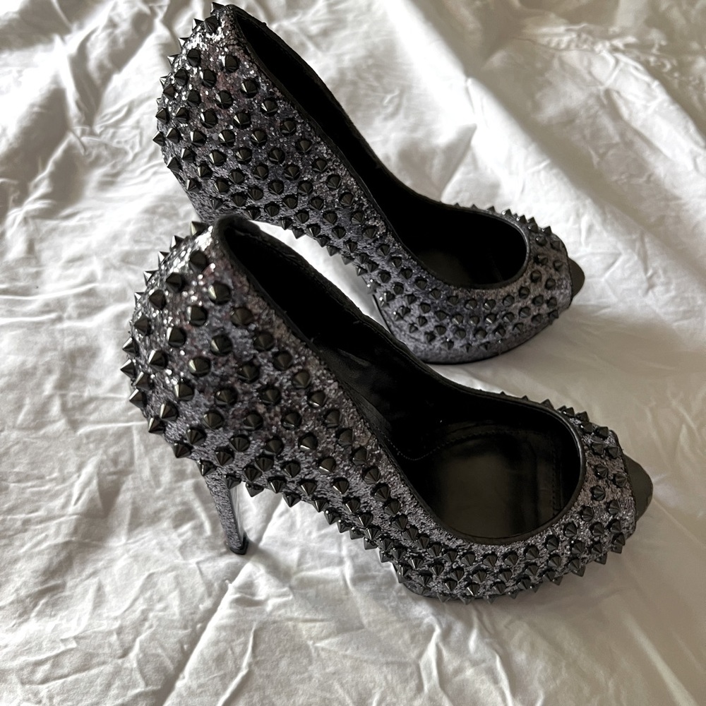 Steve Madden Silver Sparkle with Black Studs sz 10M 6 inch Heavy Metal Stilettos